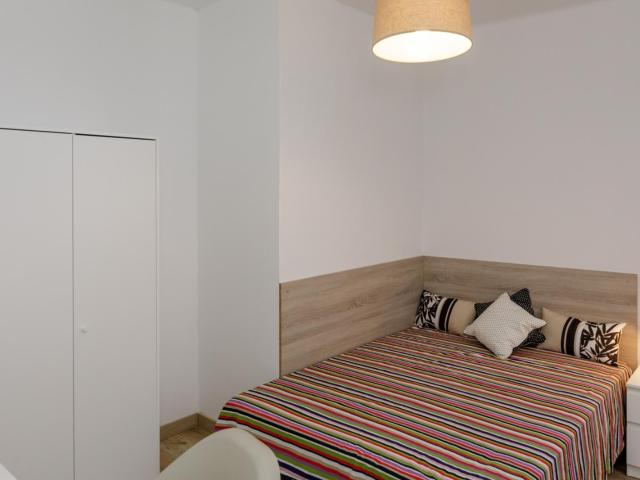 Very comfy double bedroom near the Collblanc metro