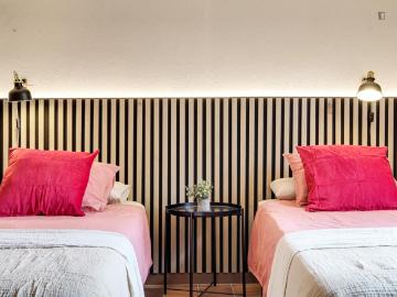 Very comfy double bedroom near Universitat Autònoma de Barcelona