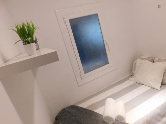 Very comfy single bedroom near Sagrada Família