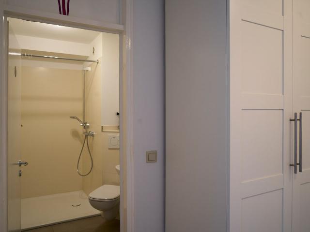 Very comfortable and spacious apartment in well kept apartment house with elevator in a quiet side street in Lövenich, Koln Amsterdam Apartments for Rent