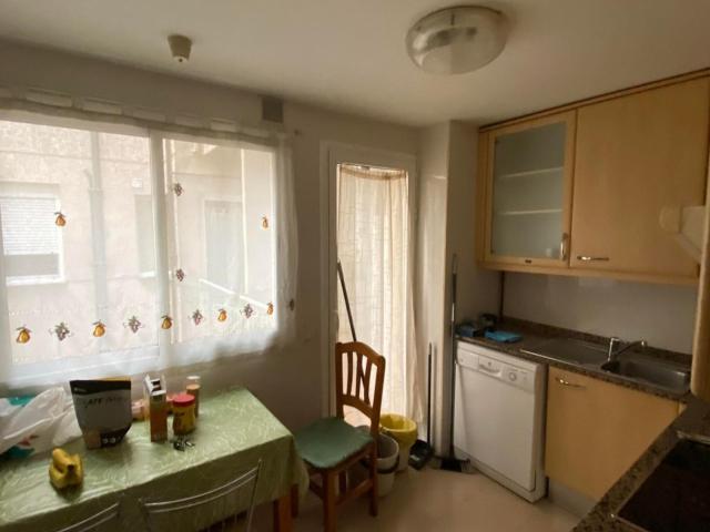 Very cosy single bedroom in Fort Pienc, the tenant has to be around 34 years old