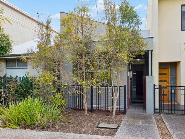Very Easy Living with Parkside Setting