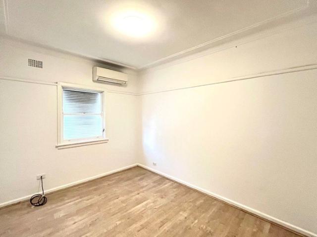 Very good location! 2 to 3 mins walk to station!