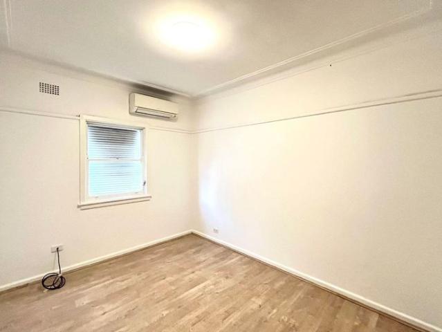 Very good location! 2 to 3 mins walk to station!
