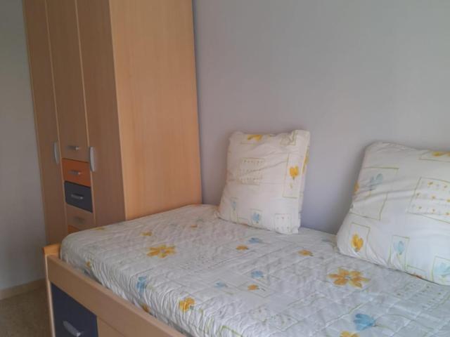 Very homely single bedroom in Badalona