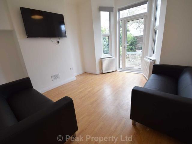 VERY LARGE ROOM IN A HOUSE SHARE SOUTHCHURCH VILLAGE Windermere Road, Room2