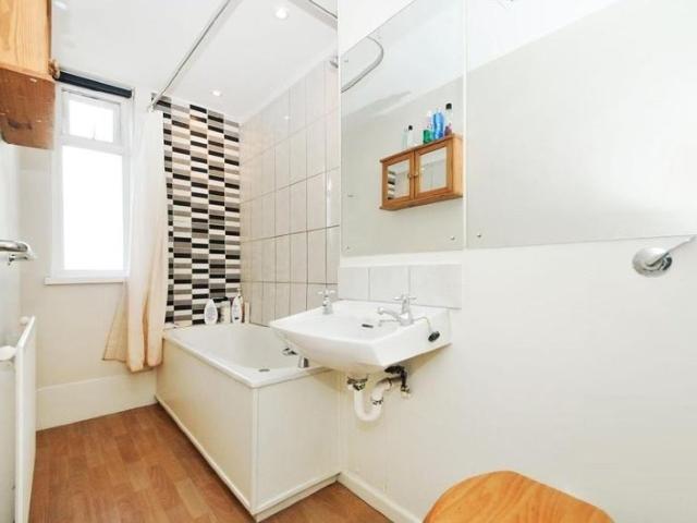 Very Large 3 bed Flat, W9, suitable for Flatshare