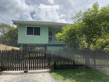Very quaint highset home with airconditioning