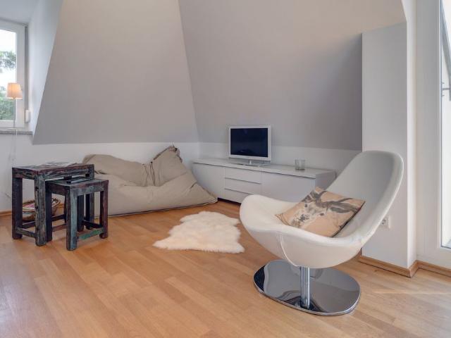 Very quiet, sunny roof terrace apartment