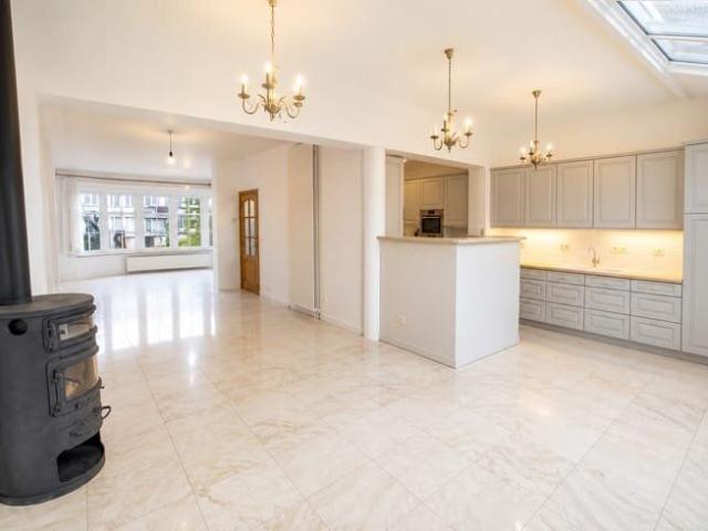 very rare magnificient 5 bedroom house. + office + garden