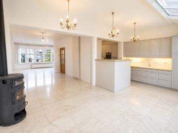 very rare magnificient 5 bedroom house. + office + garden