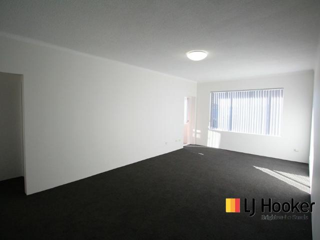 VERY SPACIOUS, RENOVATED 2 BEDROOM APARTMENT WITH TANDEM GARAGE