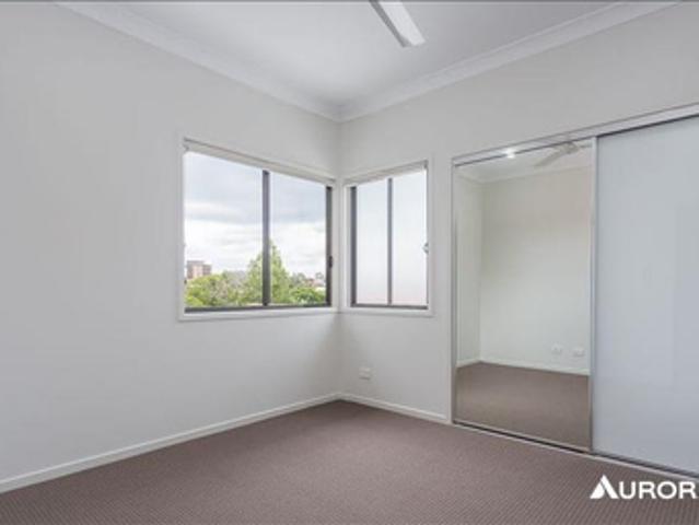 Very Spacious Two Bedroom Townhouse in Coorparoo