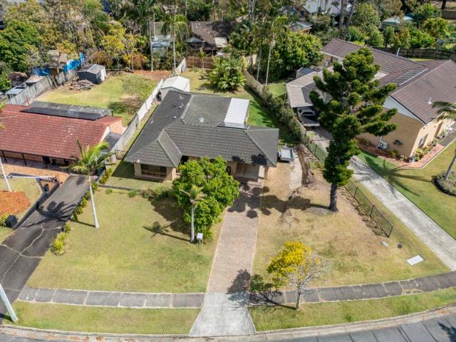 VERY WELL BUILT, EASY LIVING, ONE LEVEL HOME. PRIME, CENTRAL & CONVENIENT LOCATION !