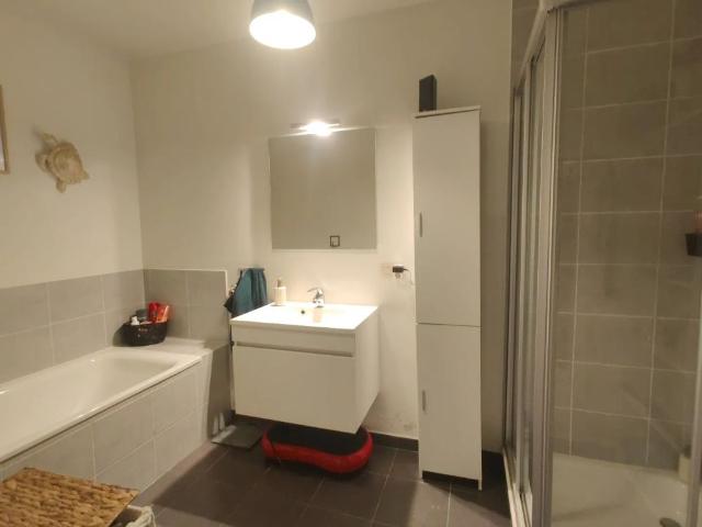 Verzorgd appartement met 2 slaapkamers en garage