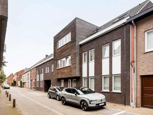 Verzorgd appartement met autostaanplaats in centrum Laarne