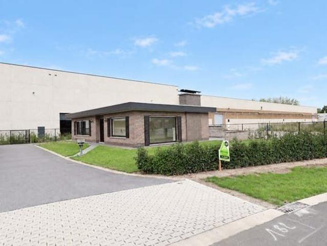 Verzorgde alleenstaande gelijkvloerse woning te Roeselare!