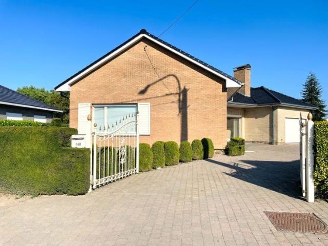 Verzorgde bungalow met grote tuin