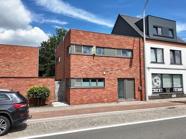 Verzorgde moderne woning gelegen in de dorpskern van Balg.