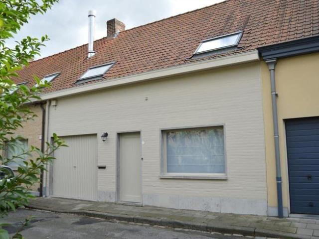 Verzorgde rijwoning dichtbij het centrum van Heule