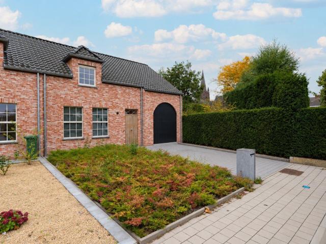 verzorgde woning met 3 slaapkamers, tuin, zonnepanelen en g