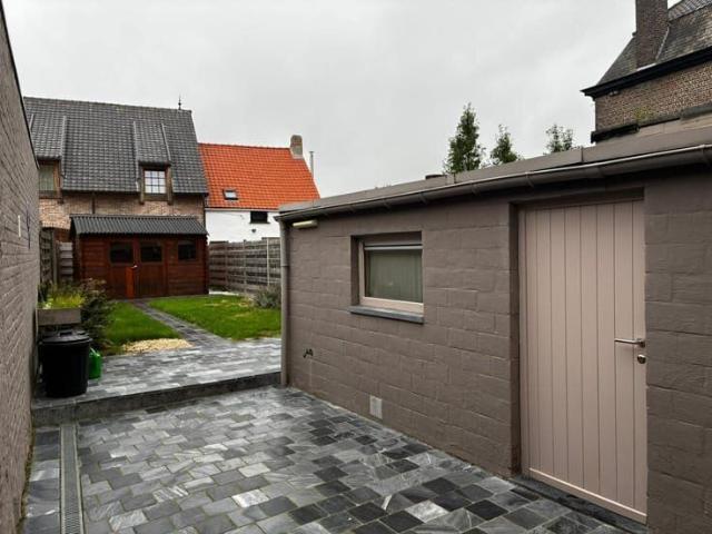 Verzorgde woning op toplocatie in Oostkamp met mooie tuin