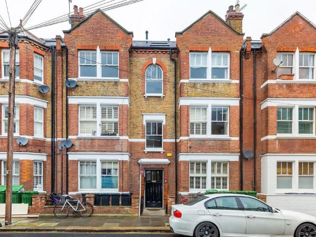 Vera Road, Fulham, London, SW6 2 bed flat to rent £2,600 pcm £600 pw
