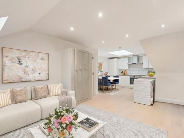 Vera Road, Fulham, London, SW6 2 bed flat to rent £3,500 pcm £808 pw