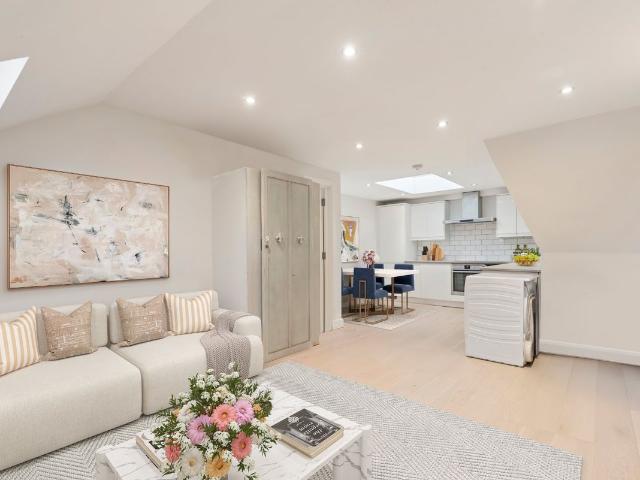 Vera Road, Fulham SW6, 2 bed flat to rent, £3,500 pcm | PrimeLocation