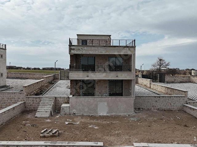 VERA'dan NARYENİ 1500 M2 ARSA İÇERİSİNDE DUBLEKS 2+1 LÜKS VİLLA