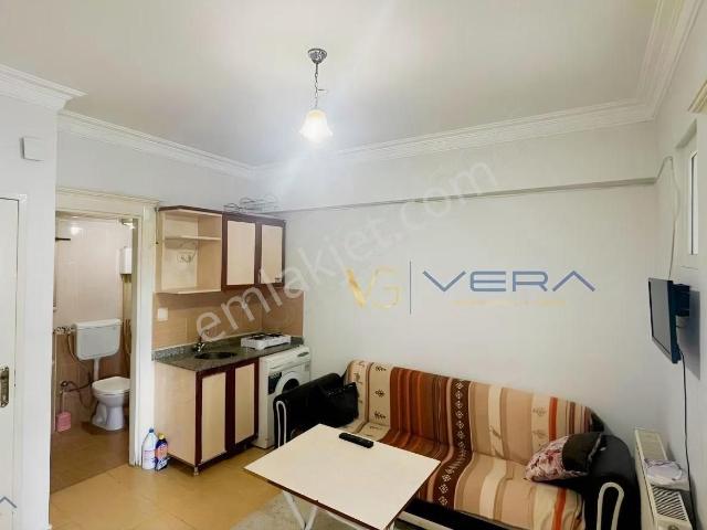 Vera'dan Hanımlar Yüzme Havuzu Yanında 2+0 Tramvay Yanı