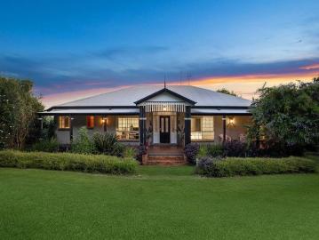 Verdant Lindendale acreage with gorgeous Federation style homestead