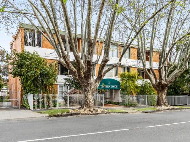 Verdant Views in the Heart of Toorak