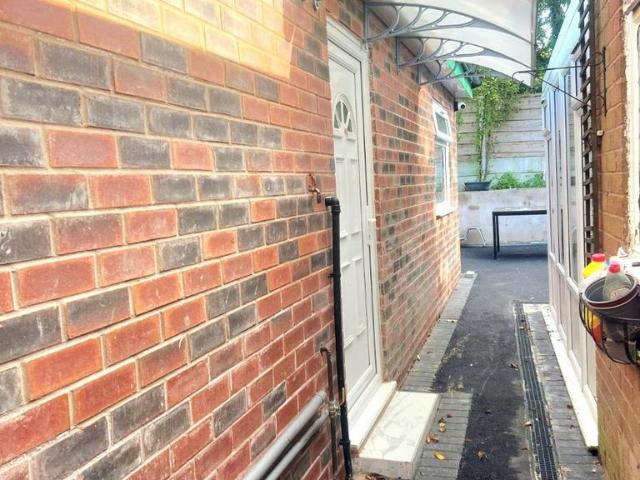 Verdure Close, Failsworth. Studio to rent £650 pcm £150 pw