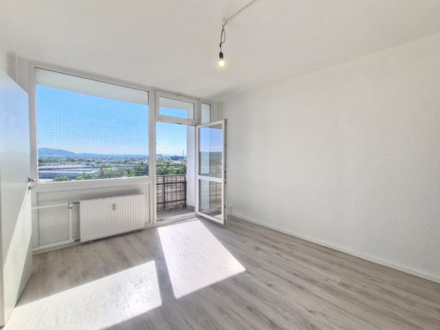 Verfügbar ab * September* 1 Zimmer Wohnung mit Weitblick!