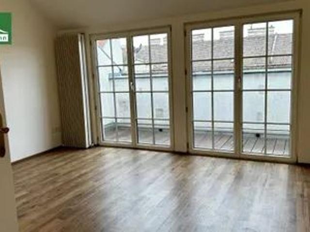 Verfügbar wegen Rücktritt. Tolle 3 Zimmer DG Wohnung mit Balkon korrekte, langfristige & verlässliche Mieter erwünscht