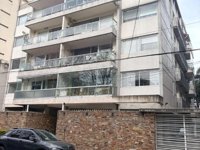 Vergara al 2300, Argentina