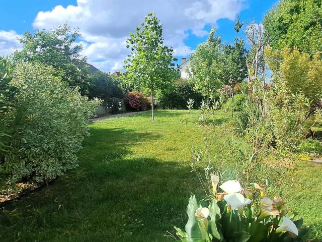 Véritable havre de paix en cœur de ville ! 171m² Gueugnon