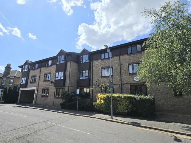 Verity House, Romford, Romford, Essex RM7, 1 bed flat to rent, £1,500 pcm | PrimeLocation