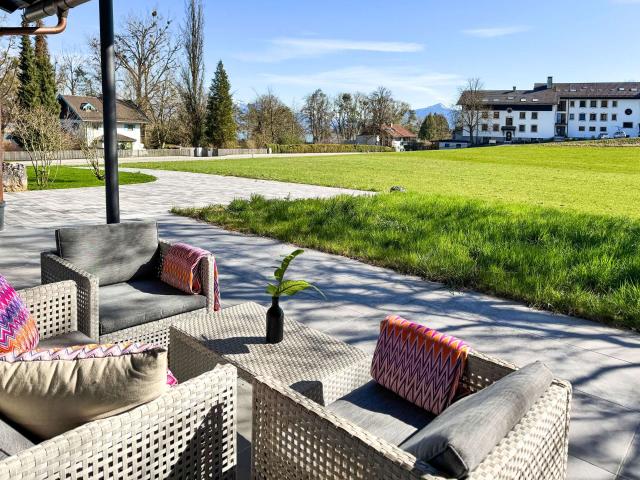 Verkauf gegen Gebot Kernsaniertes EFH mit See und Bergblick, Chiemseeperle sucht neuen Besitzer!
