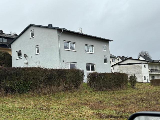 Verkaufe zwei Familienhaus in 35630 Kölschhausen