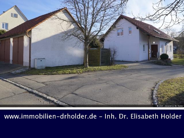 VERKAUFT ! Balkon, Terrasse & Garagen + wunderschönes & massives Einfamilienhaus mit ELW