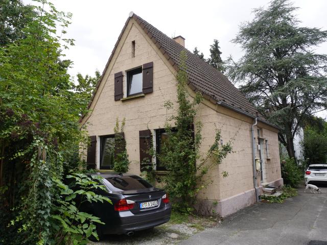 VERKAUFT ! Hübsches, kleines Häuschen in ruhiger, grüner Innenstadtlage in Reutlingen gegen Höchstgebot!