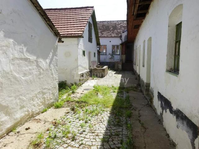 Verlassener ehemaliger Bauernhof mit Stadl!