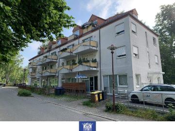 Verlockende Familienwohnung mit zwei Balkon. Bad mit Wanne und Dusche!