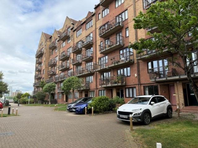Vermeer Court, Amsterdam Road E14, 2 bed flat to rent, £2,300 pcm | PrimeLocation