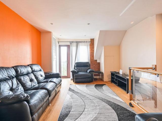 Vermeer Court, E14, Docklands. 3 bed flat to rent £2,950 pcm £681 pw