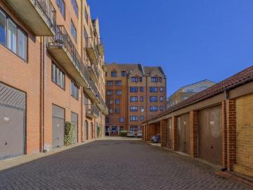 Vermeer Court, E14, Docklands. 3 bed flat to rent £2,950 pcm £681 pw