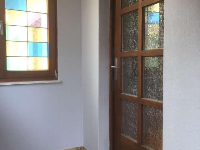 Vermiete eine schöne helle Zweizimmerwohnung mit Terrasse und Vorgarten