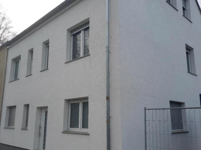 Vermiete Einfamilienhaus,3 Bäder 6 Schlafzimmer offene Küche